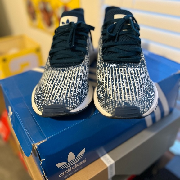 ADIDAS SWIFT RUN - Picture 8 of 9